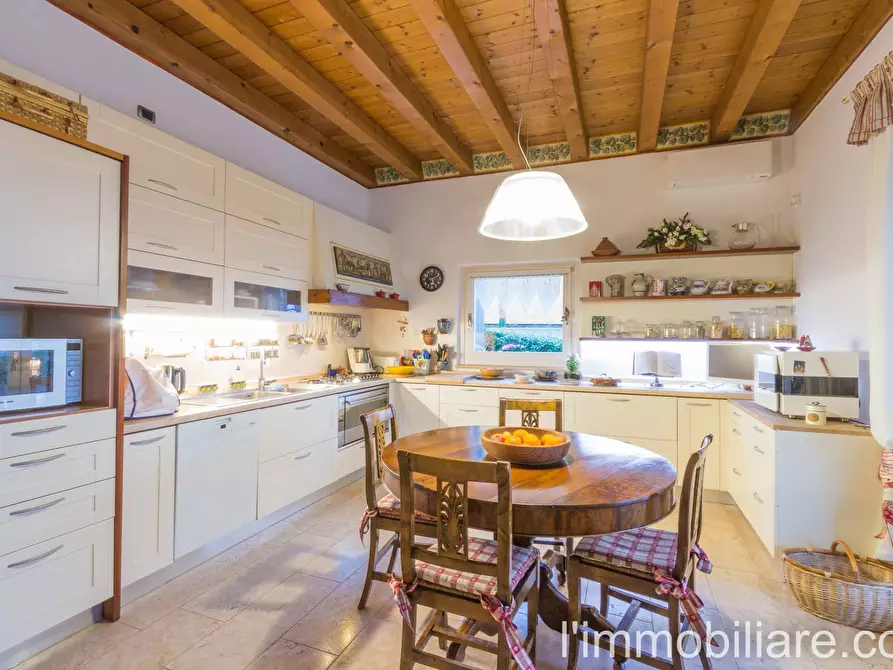 Immagine 13 di Villa in vendita  in Via Degli Archi a San Pietro In Cariano