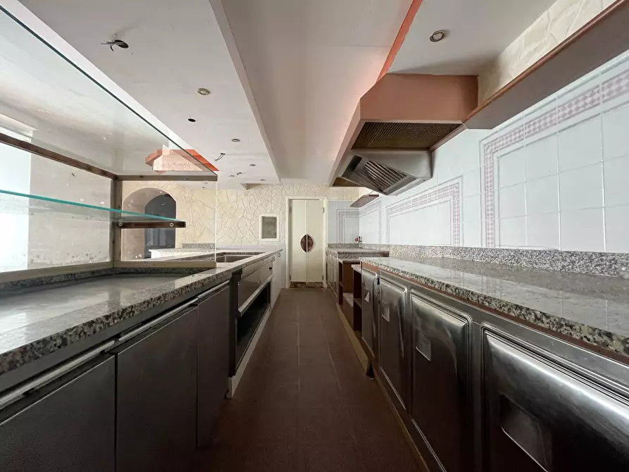 Immagine 8 di Negozio in vendita  in Via Vincenzo De Grazia a Catanzaro