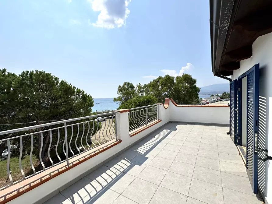 Immagine 1 di Villa in vendita  in Contrada Botterio a Montauro