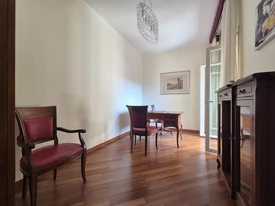 Immagine 5 di Ufficio in affitto  in Viale Crotone a Catanzaro