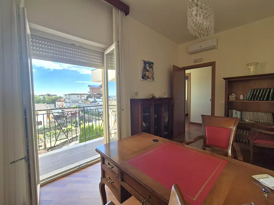 Immagine 7 di Ufficio in affitto  in Viale Crotone a Catanzaro