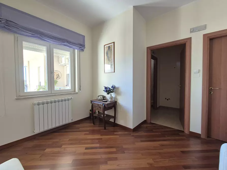 Immagine 2 di Ufficio in affitto  in Viale Crotone a Catanzaro