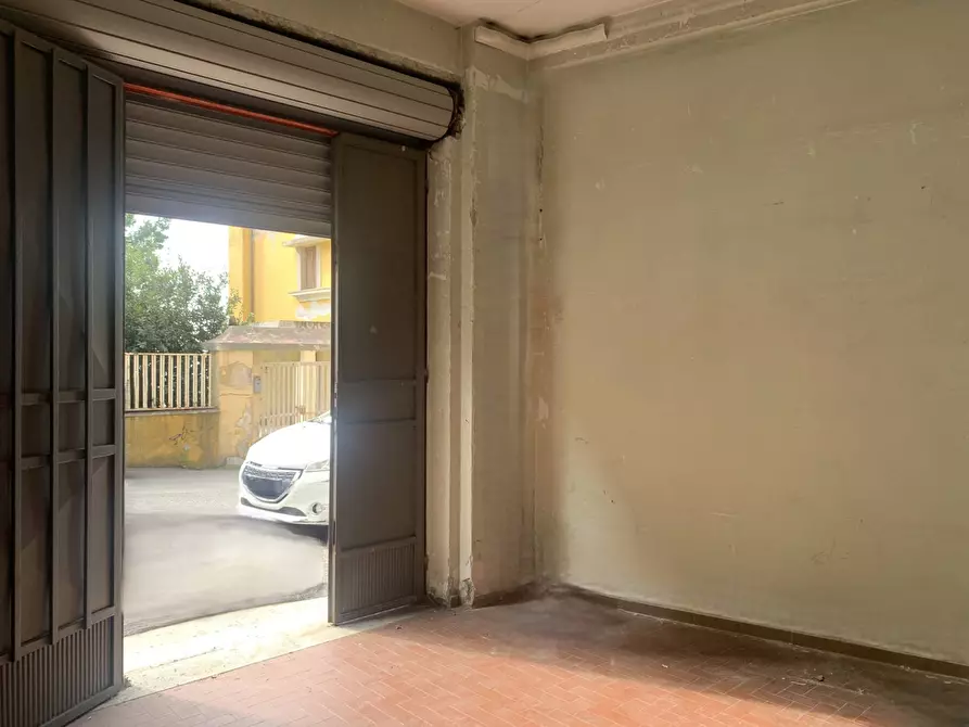 Immagine 2 di Magazzino in vendita  in Via Francesco Crispi a Catanzaro