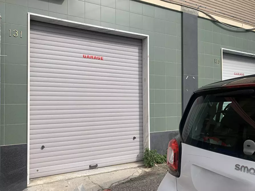 Immagine 4 di Magazzino in vendita  in Via Francesco Crispi a Catanzaro