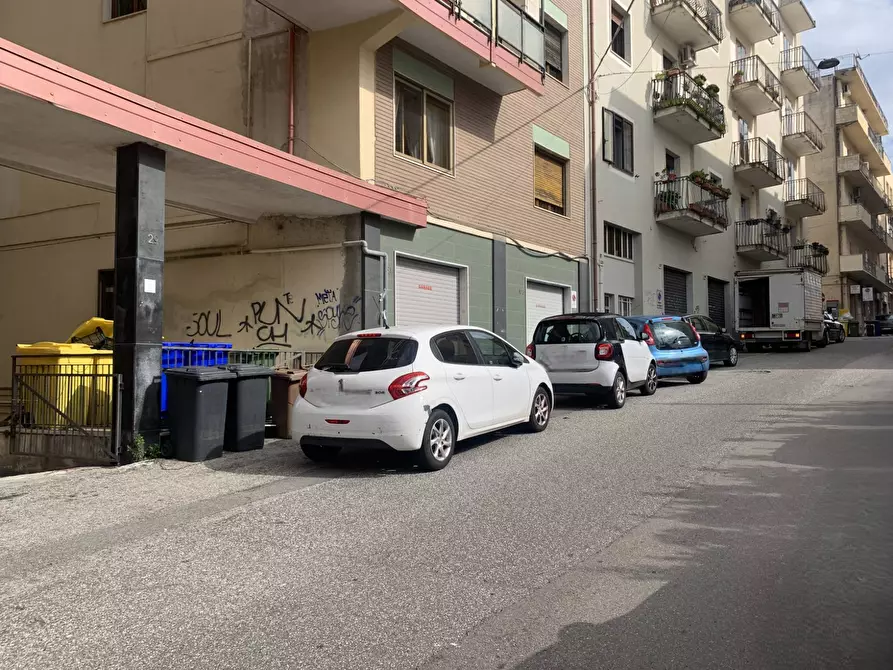 Immagine 7 di Magazzino in vendita  in Via Francesco Crispi a Catanzaro