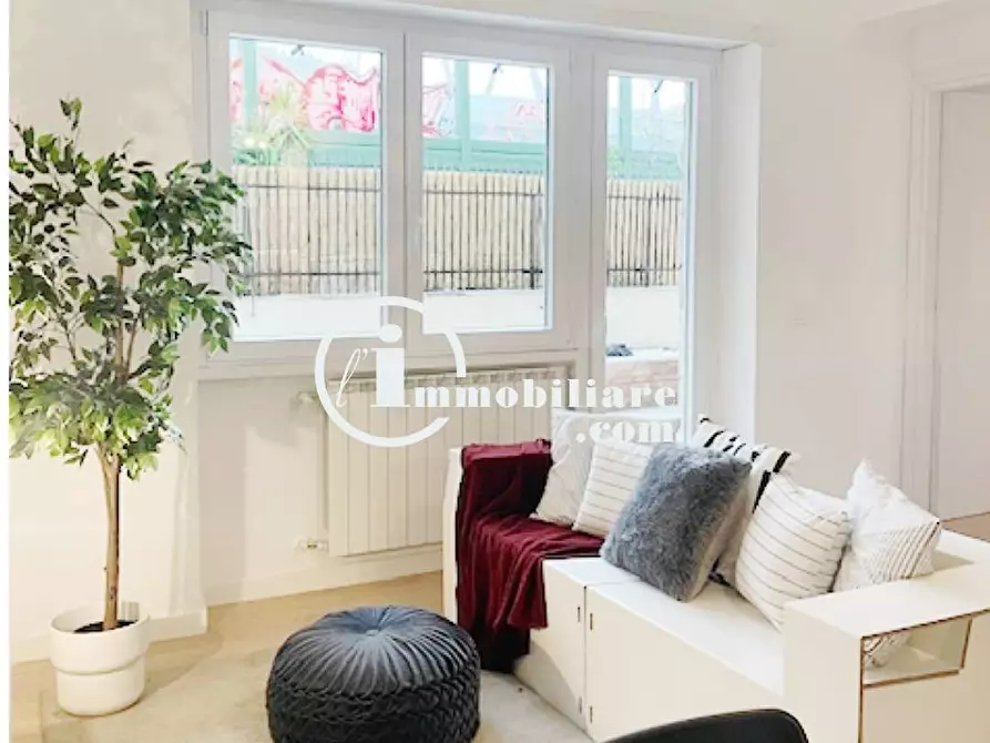 Immagine 1 di Appartamento in vendita  in Via Della Farnesina a Roma