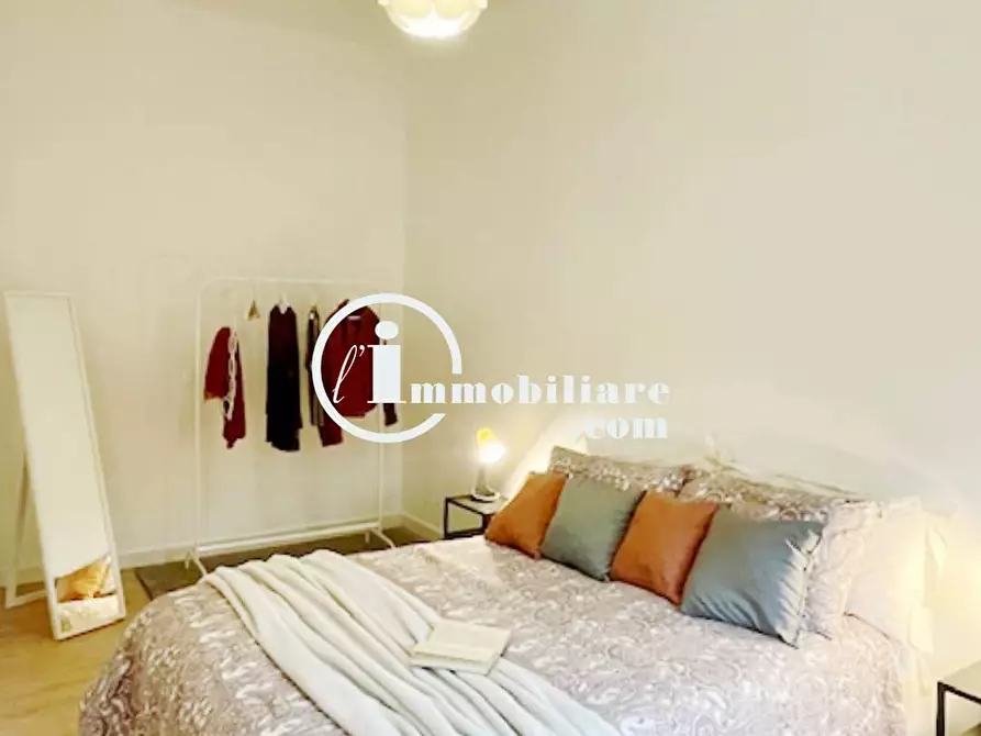 Immagine 2 di Appartamento in vendita  in Via Della Farnesina a Roma