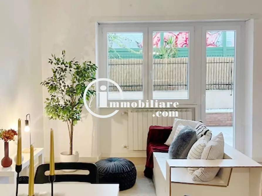 Immagine 5 di Appartamento in vendita  in Via Della Farnesina a Roma