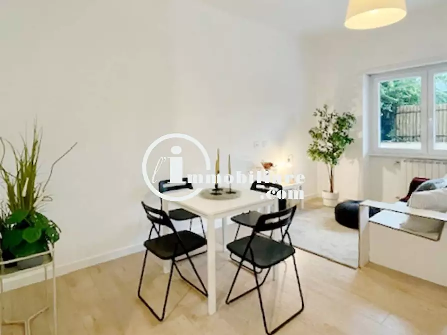 Immagine 6 di Appartamento in vendita  in Via Della Farnesina a Roma