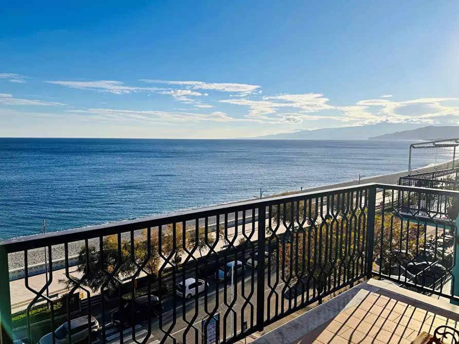 Immagine 1 di Appartamento in vendita  in Via Stefano Lungomare a Catanzaro