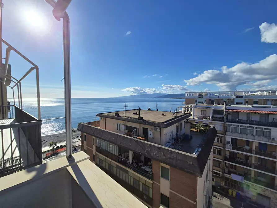 Immagine 1 di Appartamento in affitto  in Via Lungomare Stefano Pugliese a Catanzaro