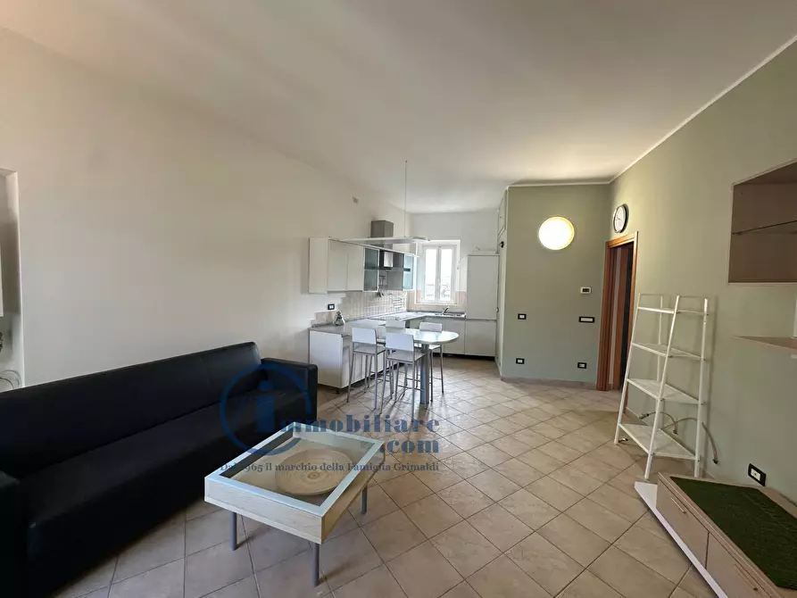 Immagine 2 di Appartamento in affitto  in Via Corsico a Milano