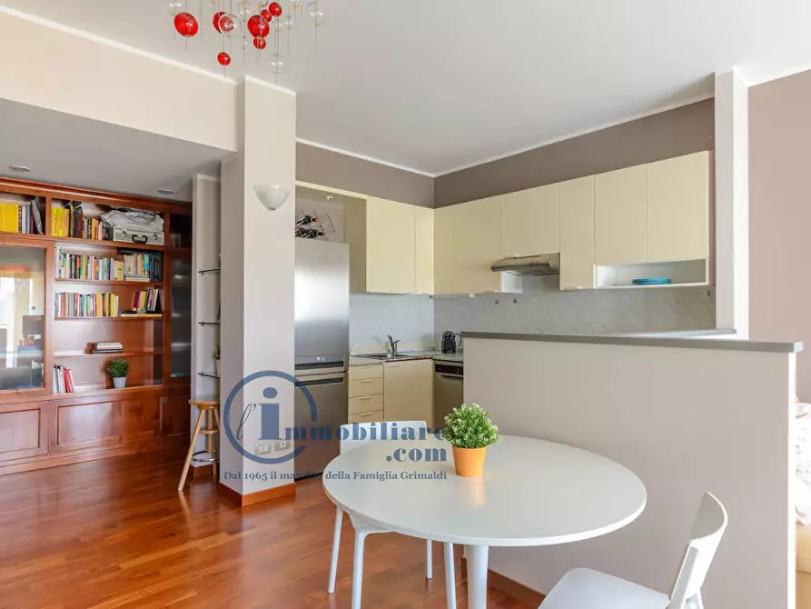 Immagine 1 di Appartamento in affitto  in VIA EUGENIO MONTALE a Milano