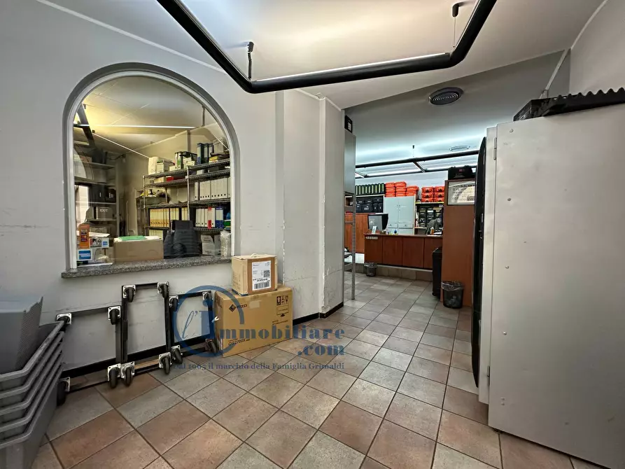 Immagine 8 di Laboratorio in affitto  in via cenisio a Milano