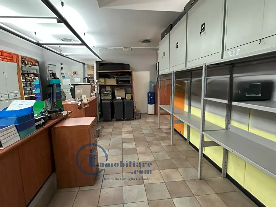 Immagine 9 di Laboratorio in affitto  in via cenisio a Milano