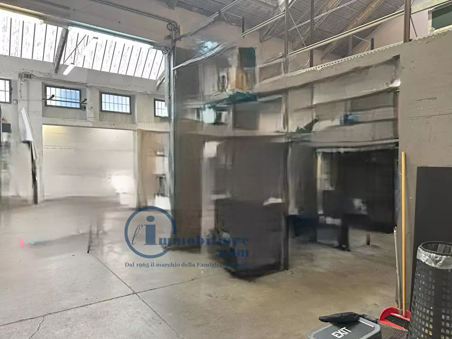 Immagine 14 di Laboratorio in affitto  in via cenisio a Milano
