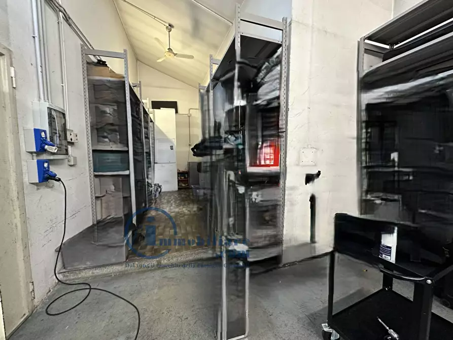 Immagine 18 di Laboratorio in affitto  in via cenisio a Milano