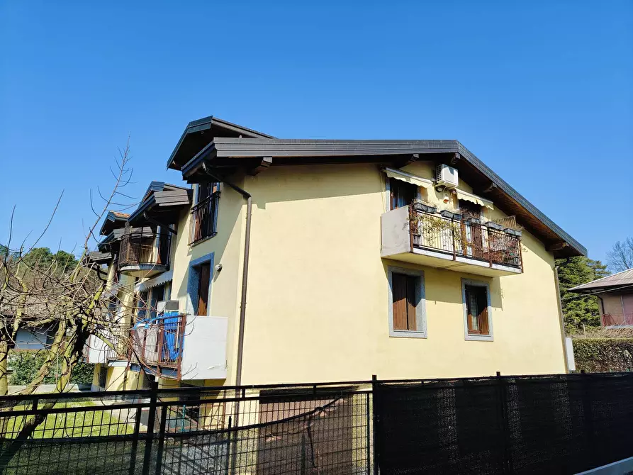 Immagine 19 di Appartamento in vendita  in Via Gian Lorenzo Bernini a Besnate