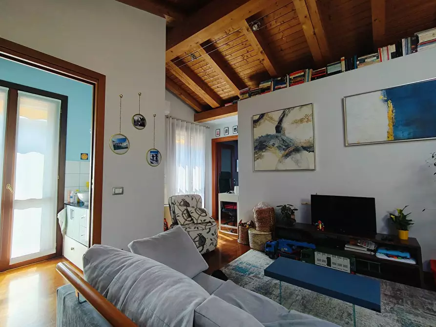 Immagine 6 di Appartamento in vendita  in Via Gian Lorenzo Bernini a Besnate