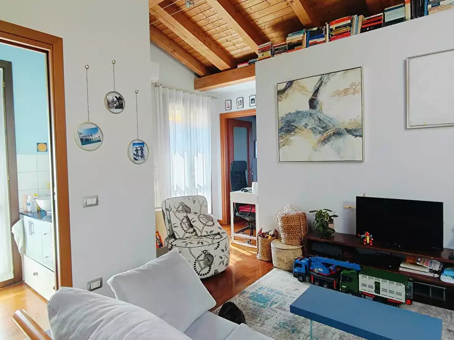 Immagine 5 di Appartamento in vendita  in Via Gian Lorenzo Bernini a Besnate