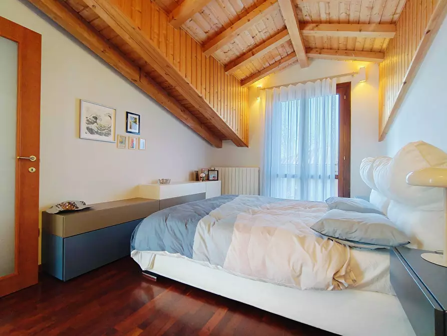 Immagine 12 di Appartamento in vendita  in Via Gian Lorenzo Bernini a Besnate