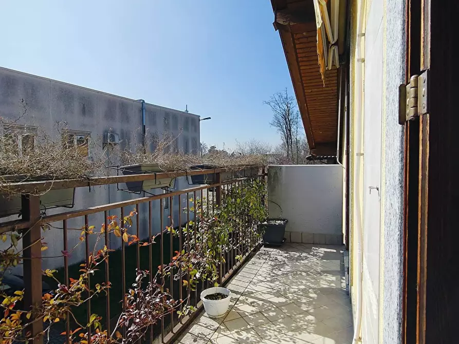 Immagine 8 di Appartamento in vendita  in Via Gian Lorenzo Bernini a Besnate