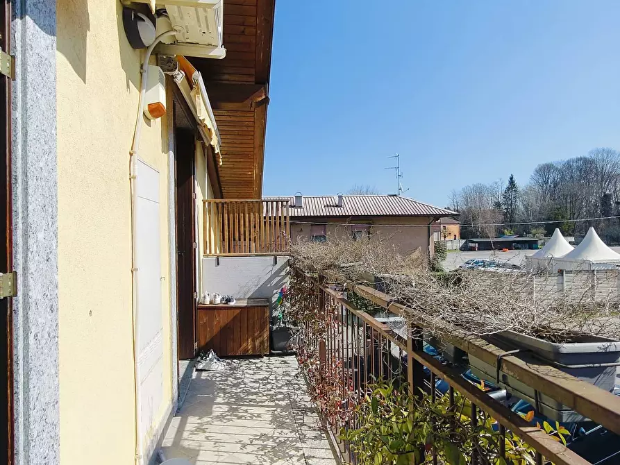 Immagine 9 di Appartamento in vendita  in Via Gian Lorenzo Bernini a Besnate
