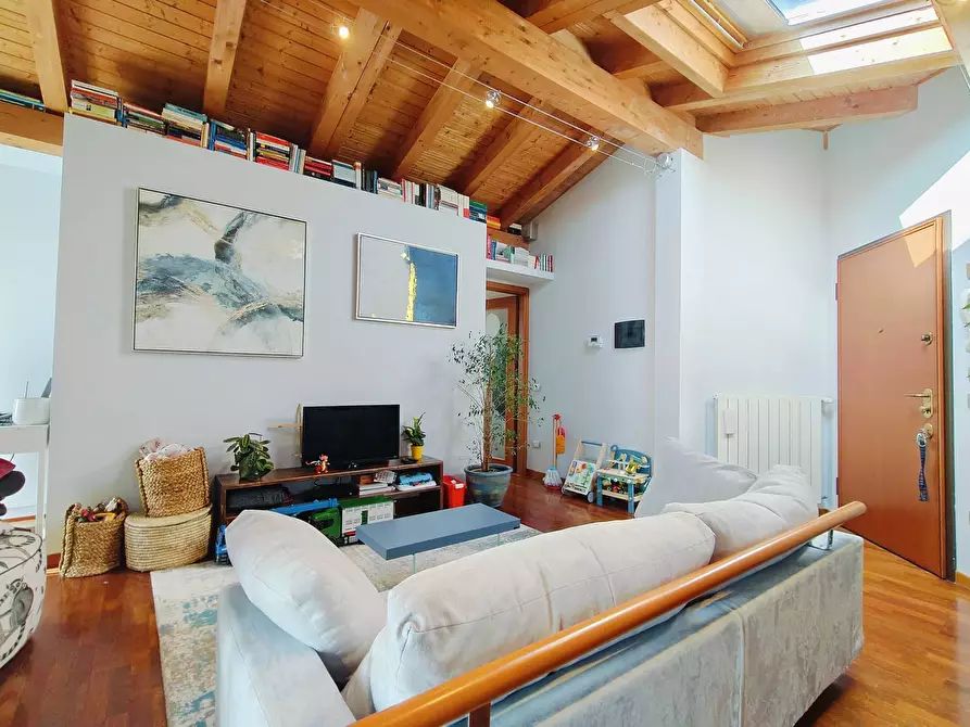 Immagine 4 di Appartamento in vendita  in Via Gian Lorenzo Bernini a Besnate