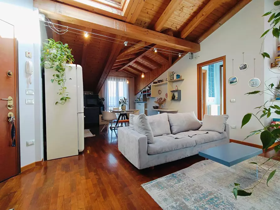 Immagine 3 di Appartamento in vendita  in Via Gian Lorenzo Bernini a Besnate