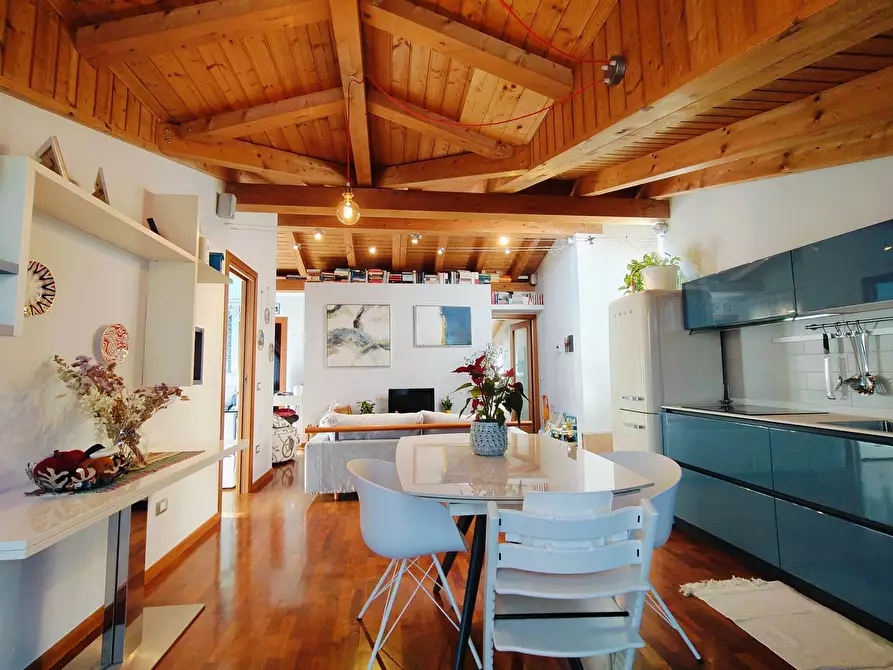 Immagine 1 di Appartamento in vendita  in Via Gian Lorenzo Bernini a Besnate