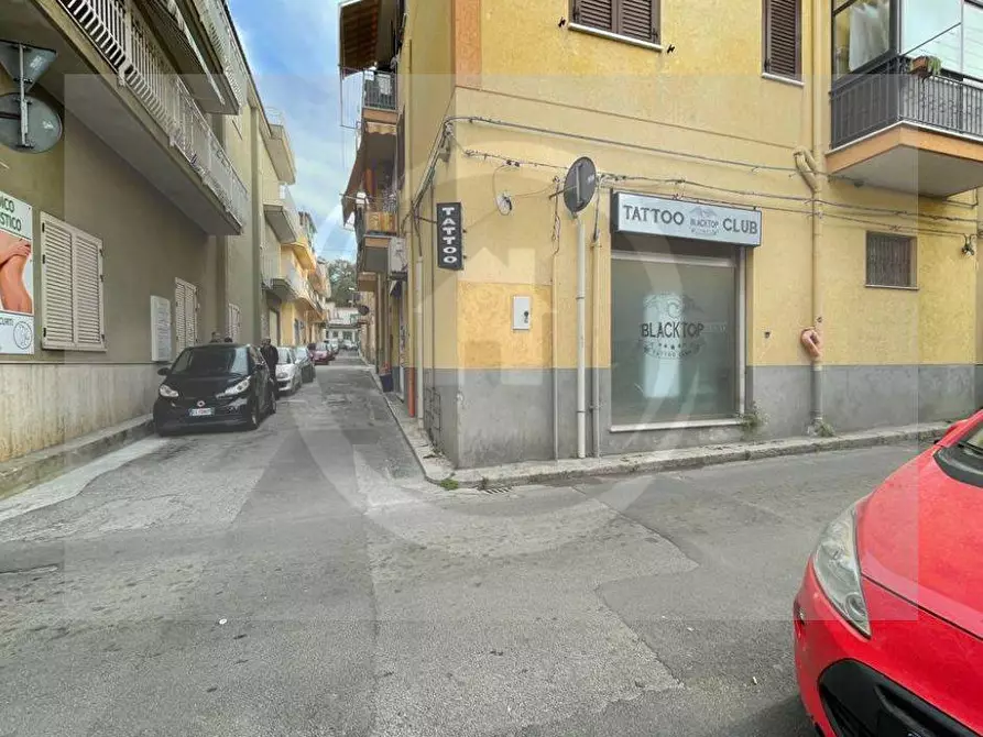 Immagine 3 di Locale commerciale in vendita  in Via Mangiacomo a Bagheria