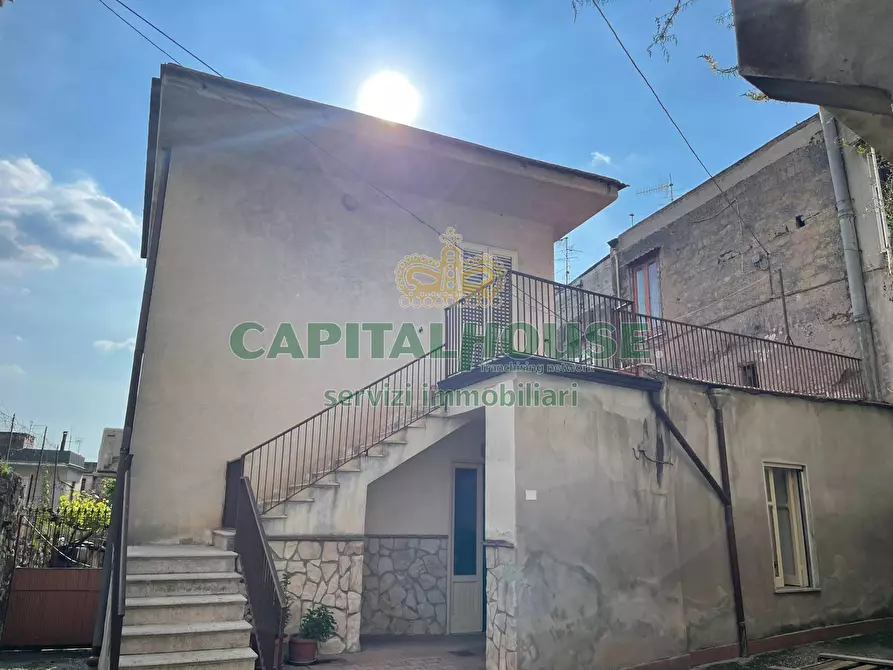Immagine 1 di Casa semindipendente in vendita  a Avella