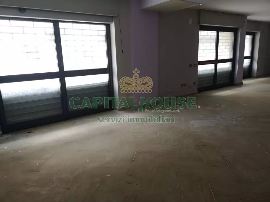 Immagine 5 di Locale commerciale in affitto  a San Nicola La Strada