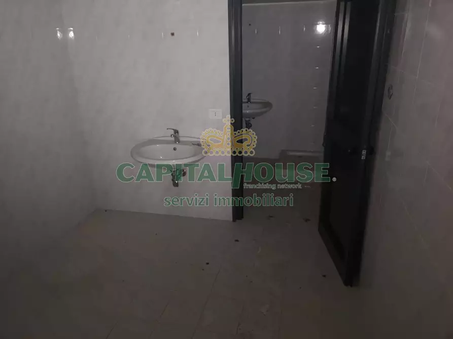 Immagine 7 di Locale commerciale in affitto  a San Nicola La Strada