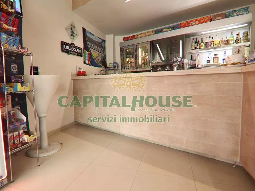 Immagine 9 di Attività commerciale in vendita  a San Nicola La Strada