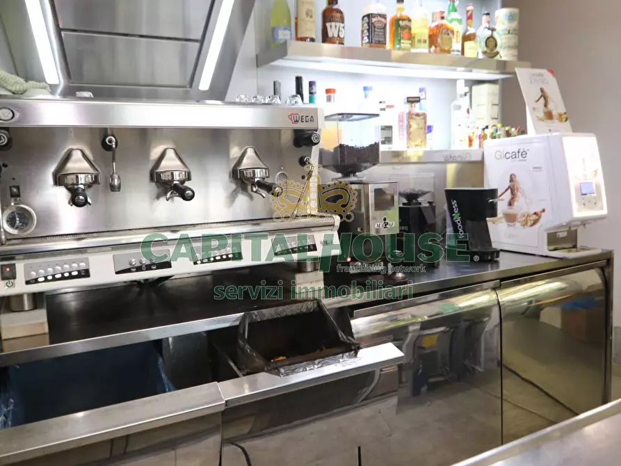 Immagine 11 di Attività commerciale in vendita  a San Nicola La Strada