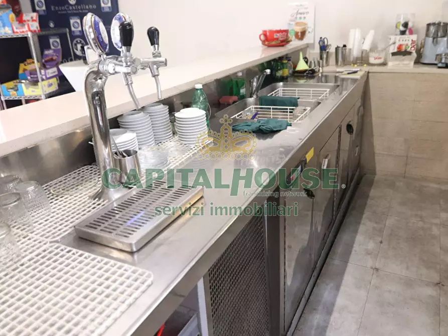 Immagine 15 di Attività commerciale in vendita  a San Nicola La Strada