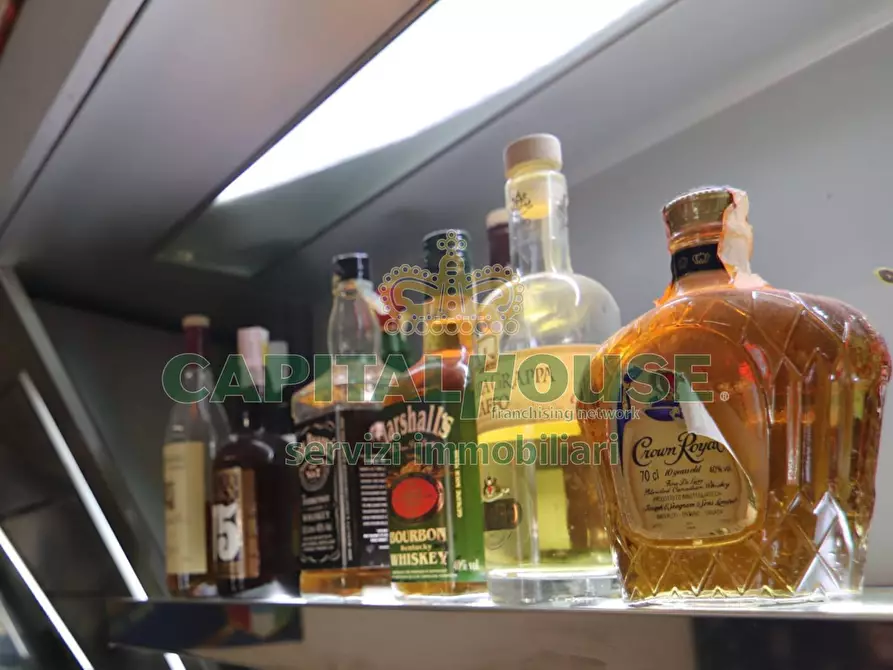 Immagine 14 di Attività commerciale in vendita  a San Nicola La Strada