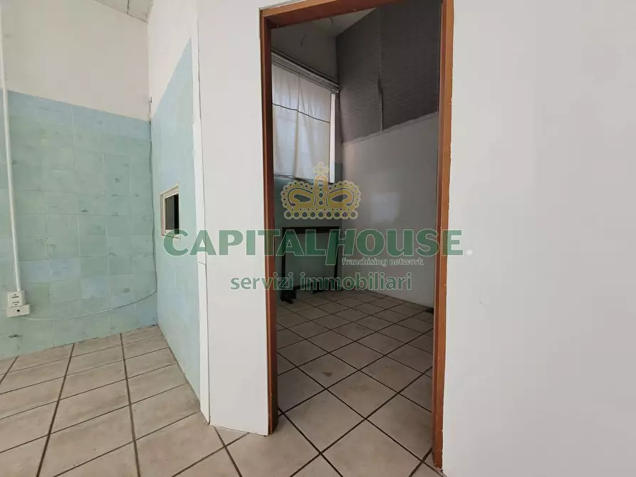 Immagine 4 di Locale commerciale in affitto  a Mercato San Severino