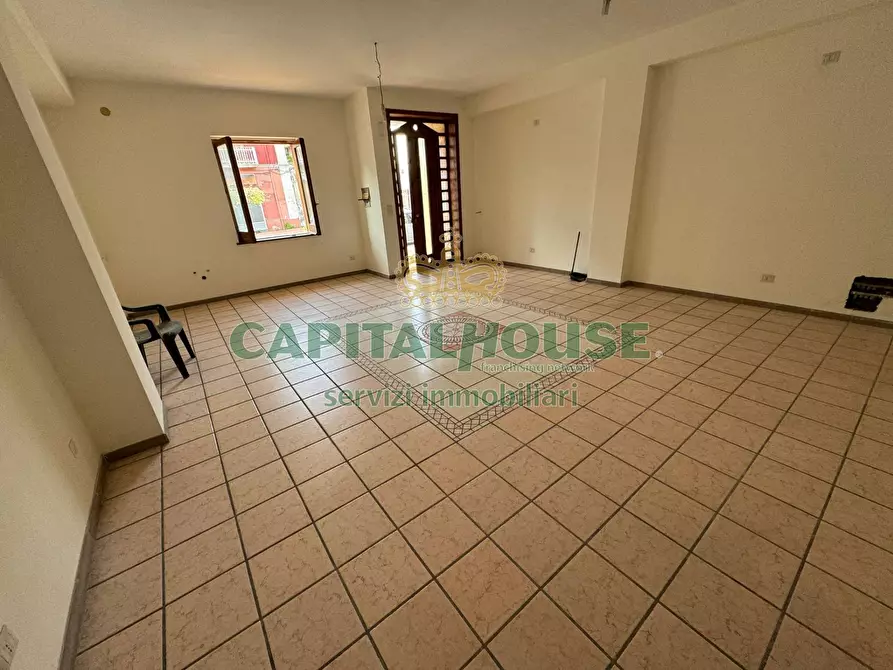 Immagine 2 di Locale commerciale in affitto  a Sperone