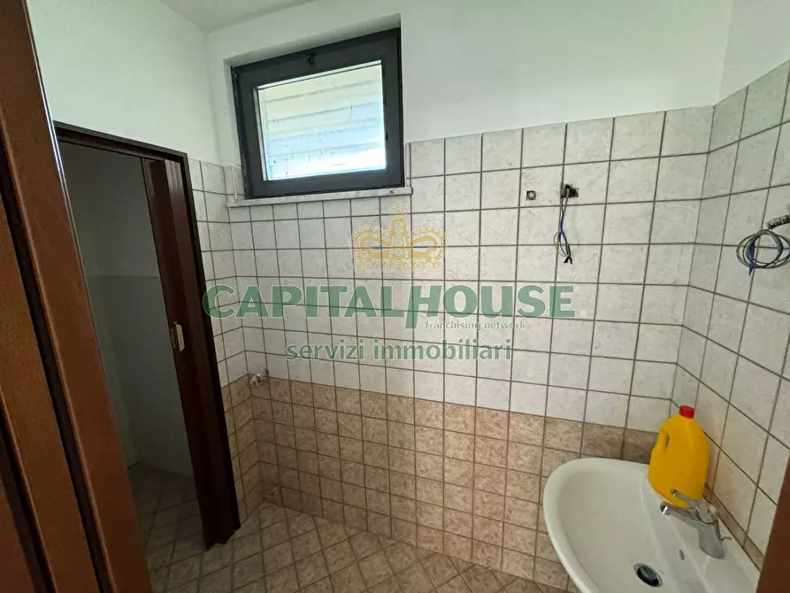 Immagine 4 di Locale commerciale in affitto  a Sperone