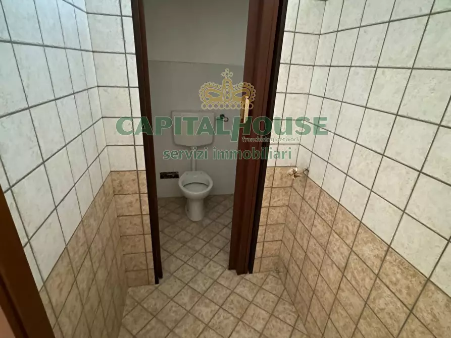 Immagine 7 di Locale commerciale in affitto  a Sperone