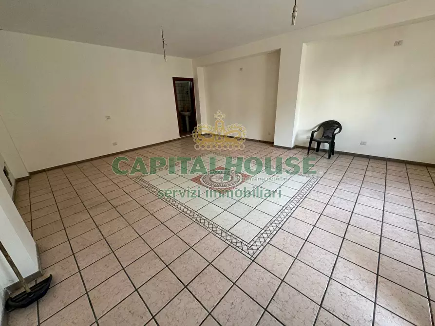 Immagine 10 di Locale commerciale in affitto  a Sperone