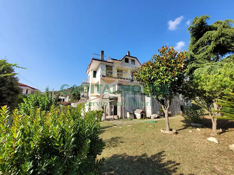 Immagine 2 di Villa in vendita  a Baronissi