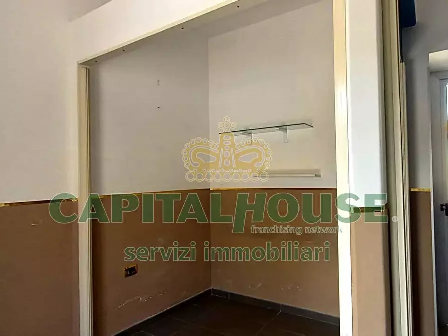 Immagine 8 di Locale commerciale in affitto  a Capua