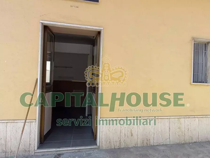 Immagine 10 di Locale commerciale in affitto  a Capua