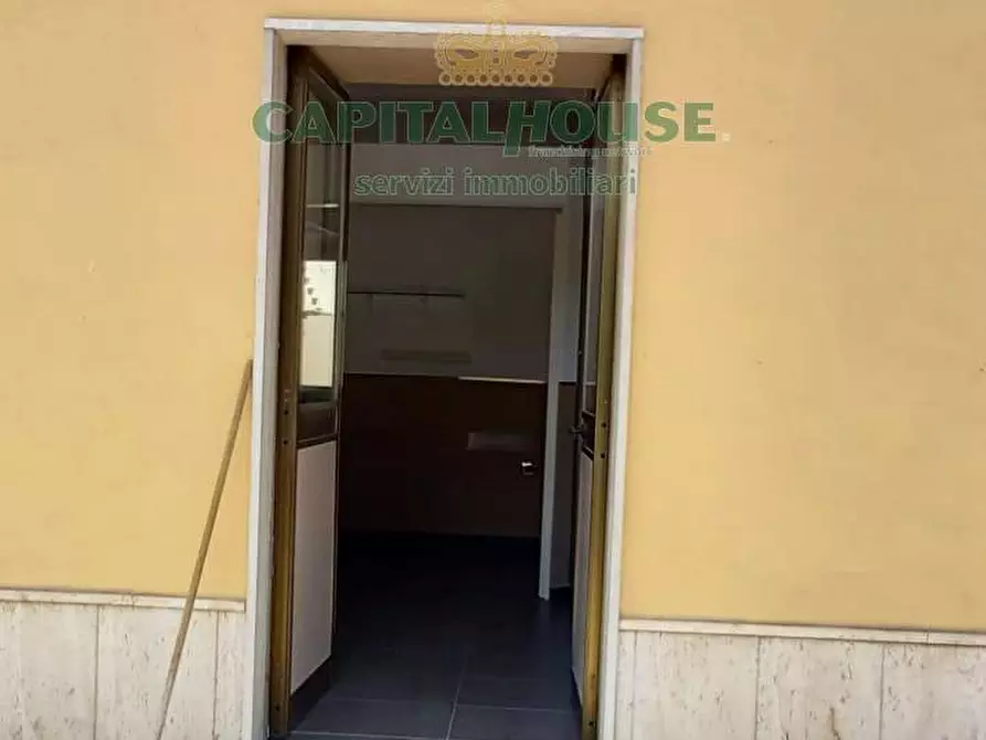 Immagine 2 di Locale commerciale in affitto  a Capua