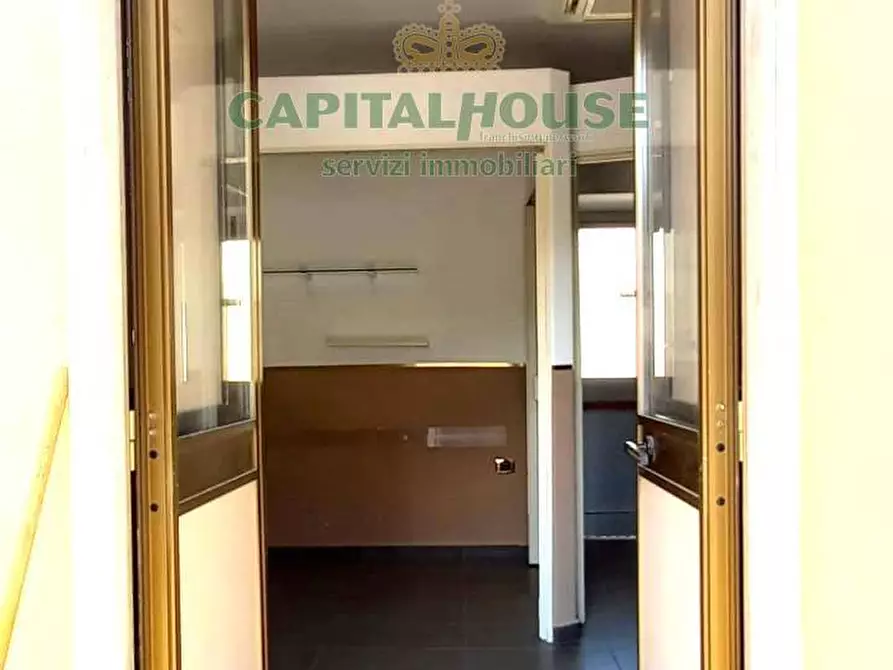 Immagine 12 di Locale commerciale in affitto  a Capua