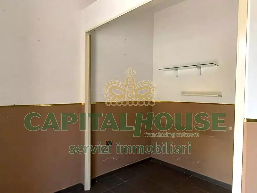 Immagine 13 di Locale commerciale in affitto  a Capua