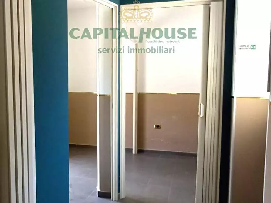 Immagine 16 di Locale commerciale in affitto  a Capua